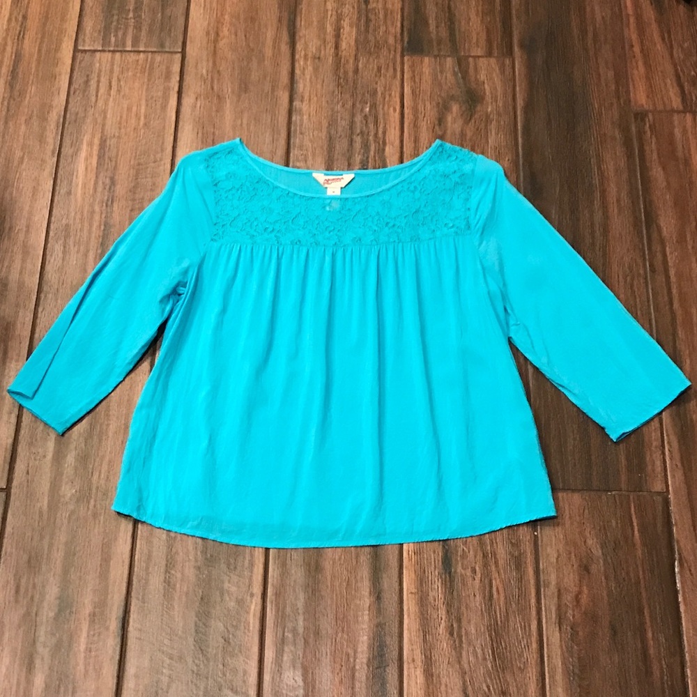 👚 LN Junior's 3/4 length shirt; non-smoking home